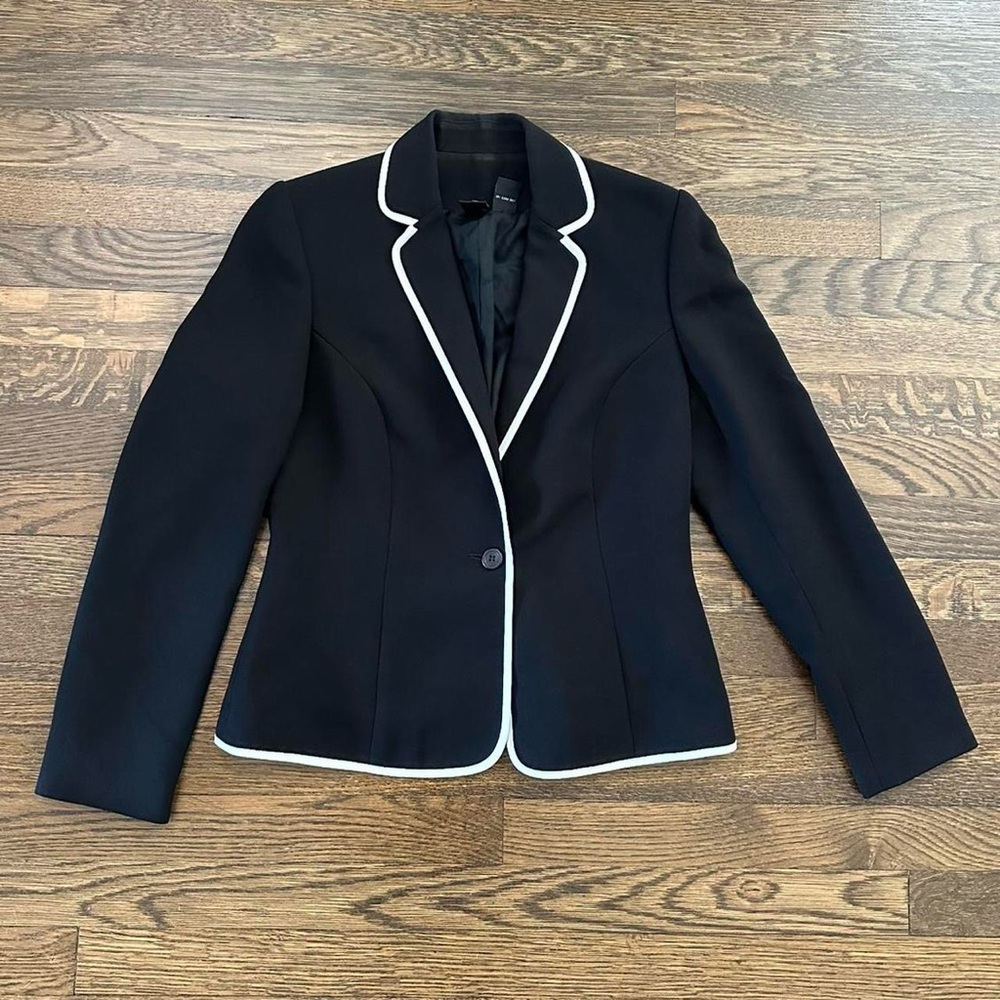 Essential G Black Blazer with White Trim
